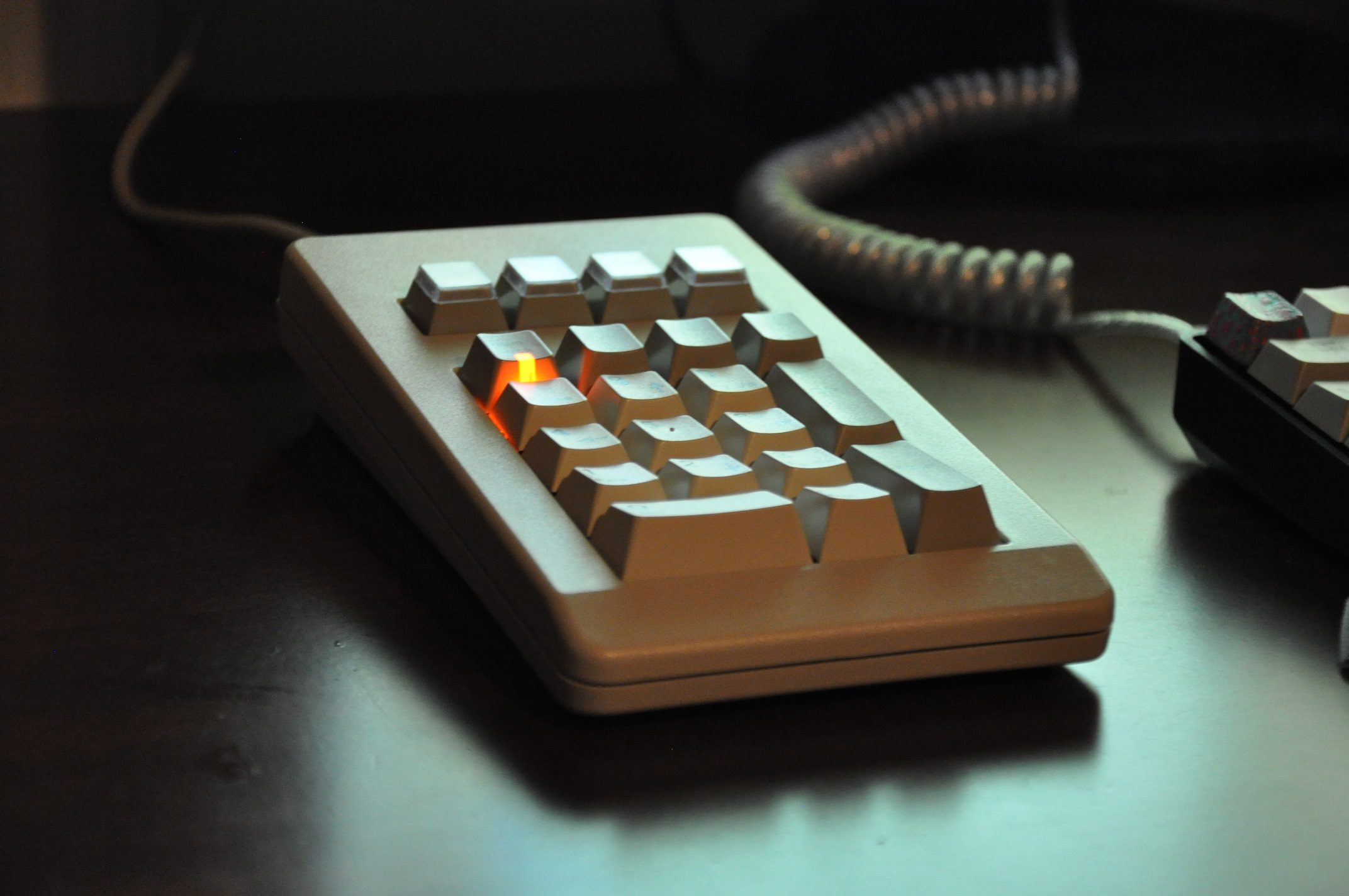 3700kbd4.jpg : 3700 LED/Switch Mod