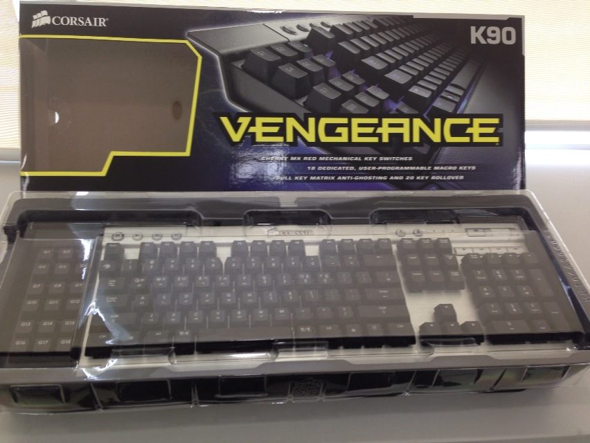 IMG_2755.JPG : Cosair Vengeance K90 (커세어 K90) 게이밍 키보드 (적축) 판매합니다.