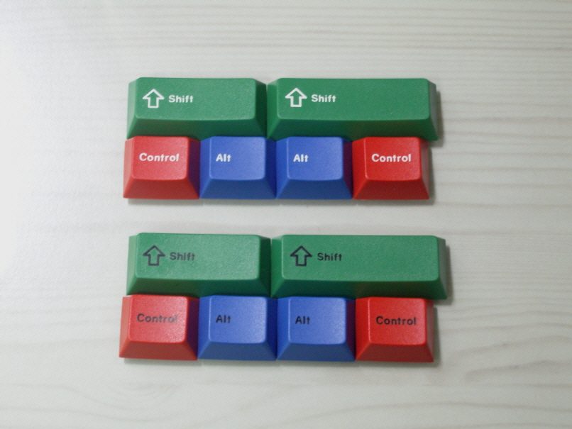 03.JPG : 긱핵키릴승화, 티상간레드+레드체리셋+포커하단열, GMK RGB윈키+블랙이색전투용 팝니다.