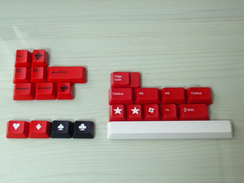 02.JPG : 긱핵키릴승화, 티상간레드+레드체리셋+포커하단열, GMK RGB윈키+블랙이색전투용 팝니다.