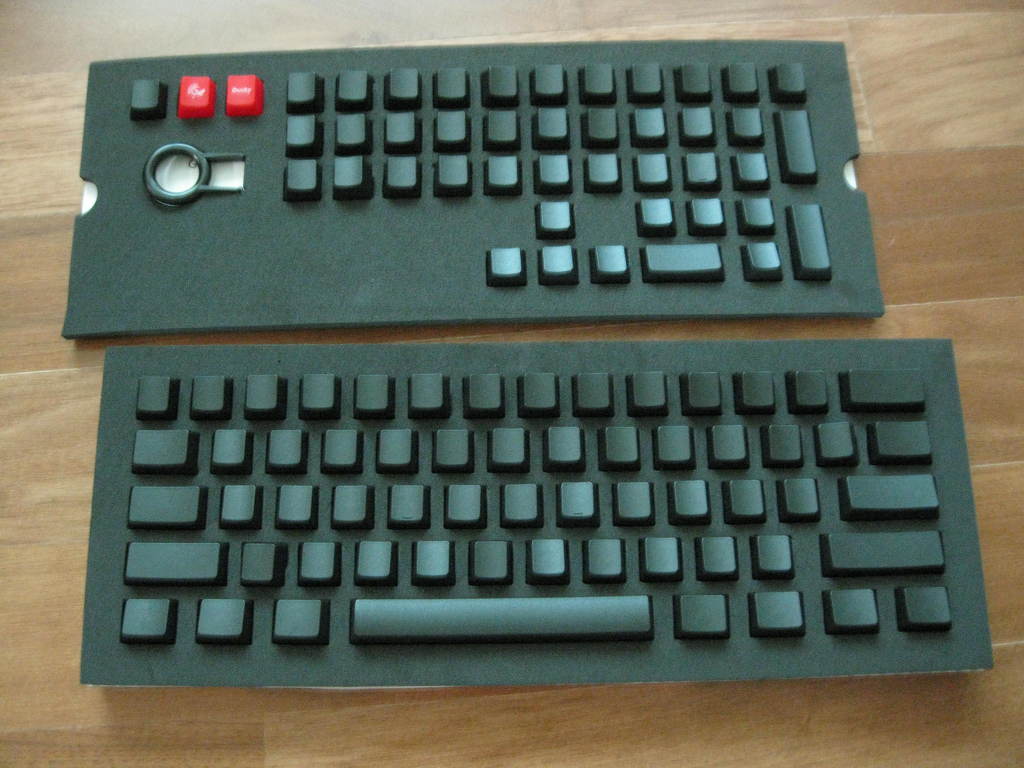 69e2d386173f2580e7375adcddd247b7.jpg : DUCKY PBT 무각 키캡 세트 (구형) 삽니다.