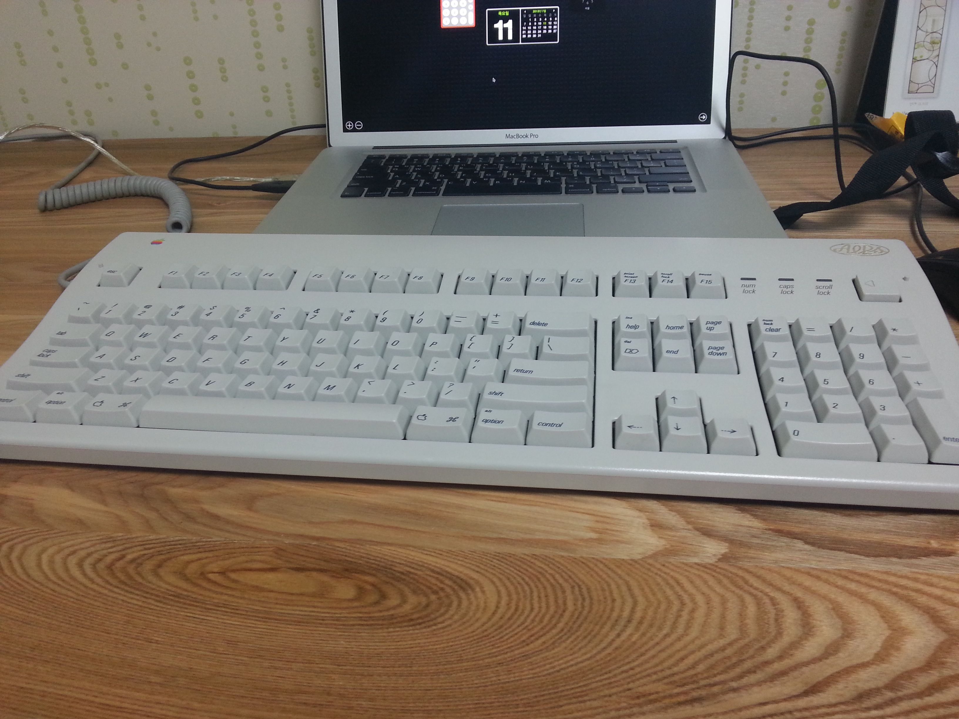 20130711_004242.jpg : 애플 확장2, m0116 스탠다드 팝니다. 20130711_004242.jpg : 애플 확장2, m0116 스탠다드 팝니다.