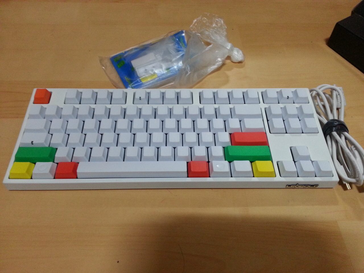 20130402_231707.jpg : 레오폴드 fc700r 무각 흑축(리니어) 화이트 판매