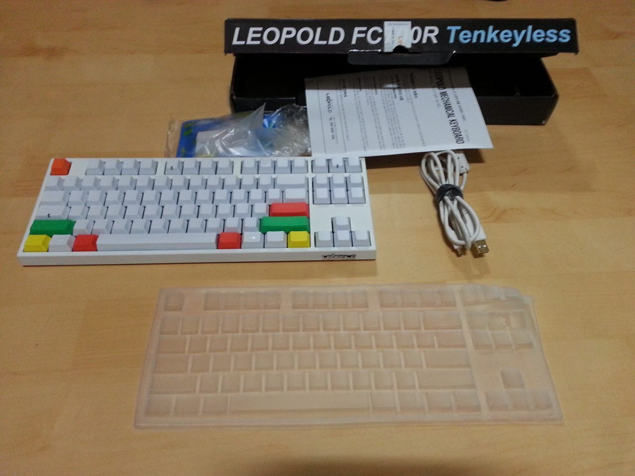20130402_231908.jpg : 레오폴드 fc700r 무각 흑축(리니어) 화이트 판매