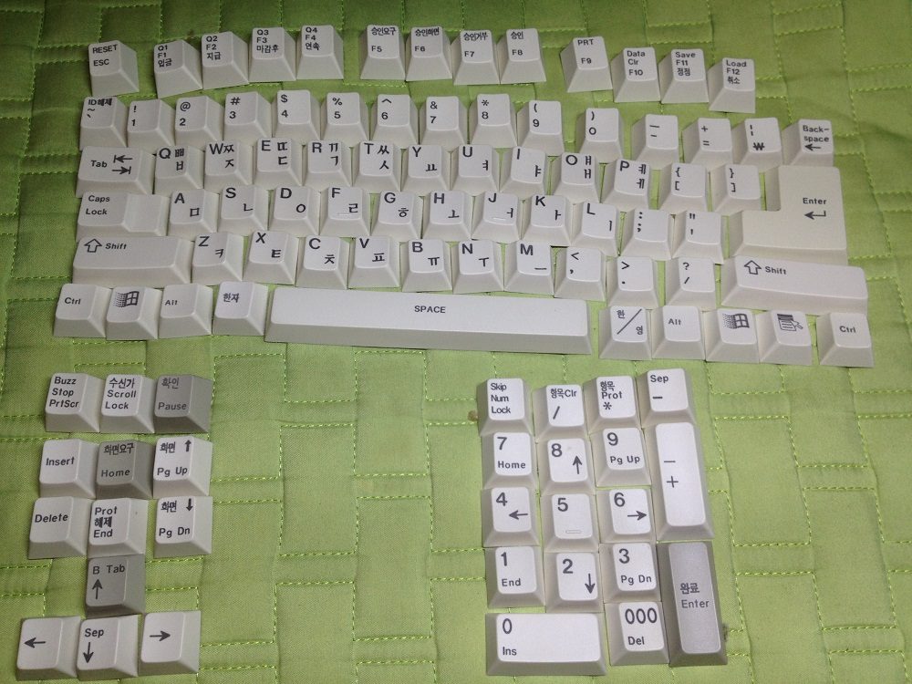주옥션.jpg : 키릴 원톤 레드 신품 + 주옥션 키캡 풀셋 판매 주옥션.jpg : 키릴 원톤 레드 신품 + 주옥션 키캡 풀셋 판매