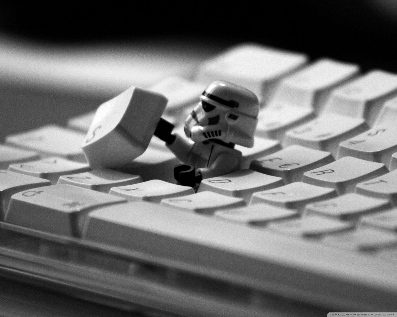 imperial_stormtrooper-wallpaper-1280x1024.jpg : 스타워즈 키보드?