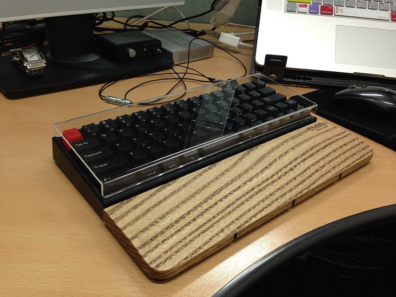 IMG_0166.JPG : Filco Minila Air + Wood Palmrest