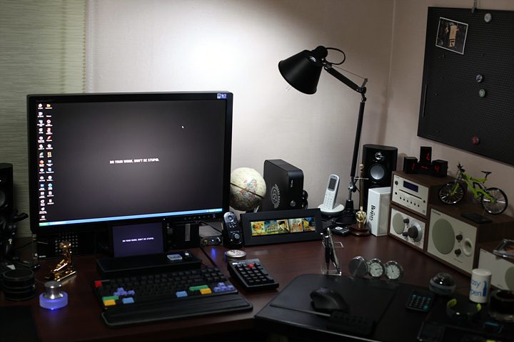 desk.jpg