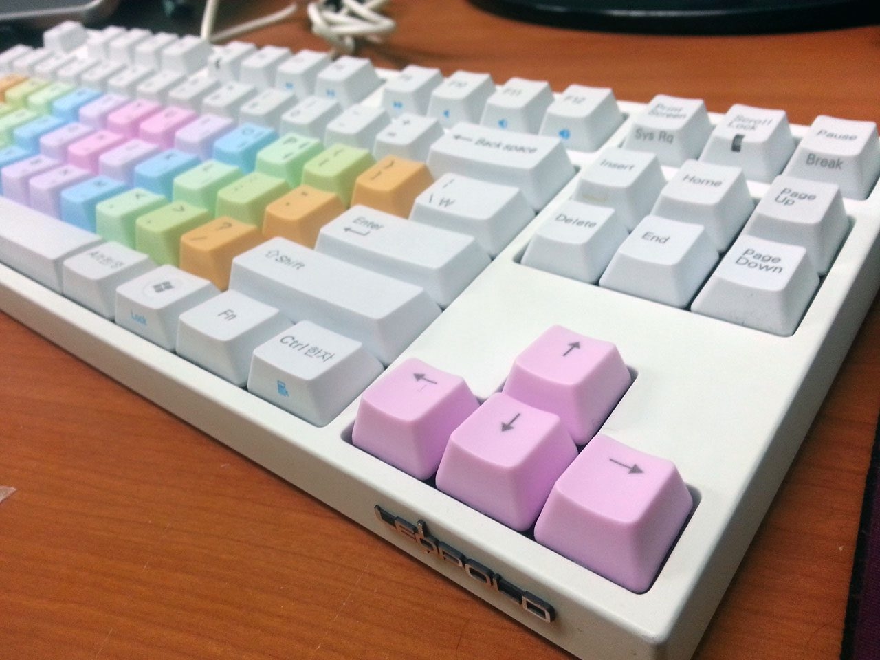 XENICS_PBT37_keycap_fc700rW_1.jpg