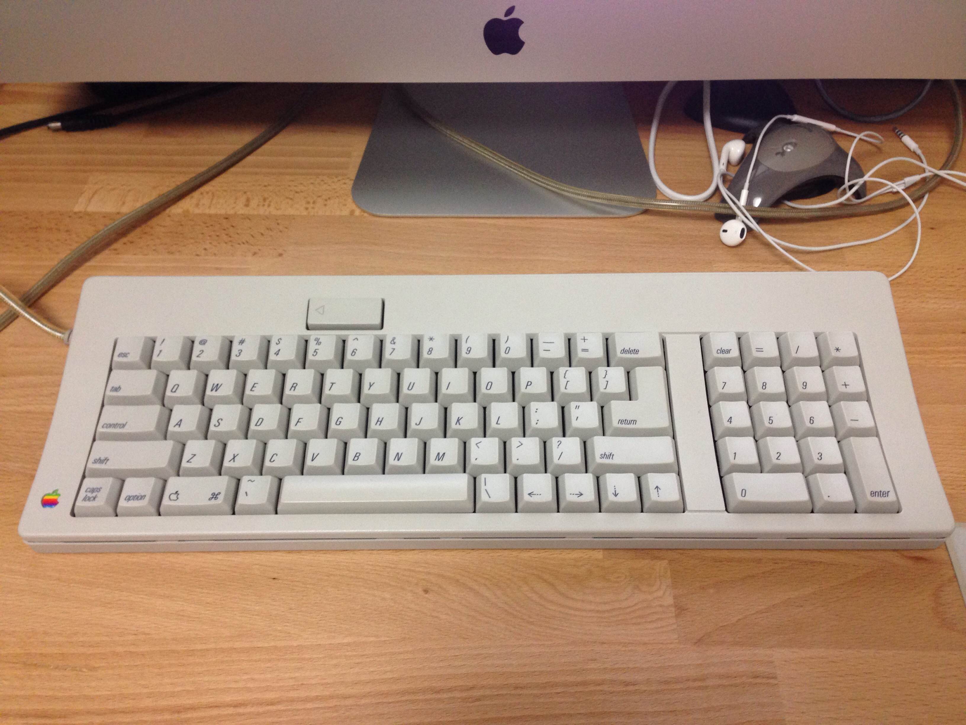 IMG_4737.JPG : Apple Standard & Adjustable