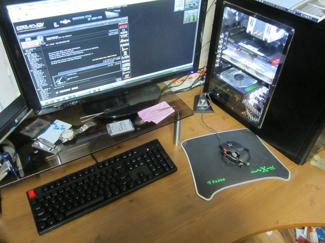 desk.jpg : 마우스를 하나 샀습니다