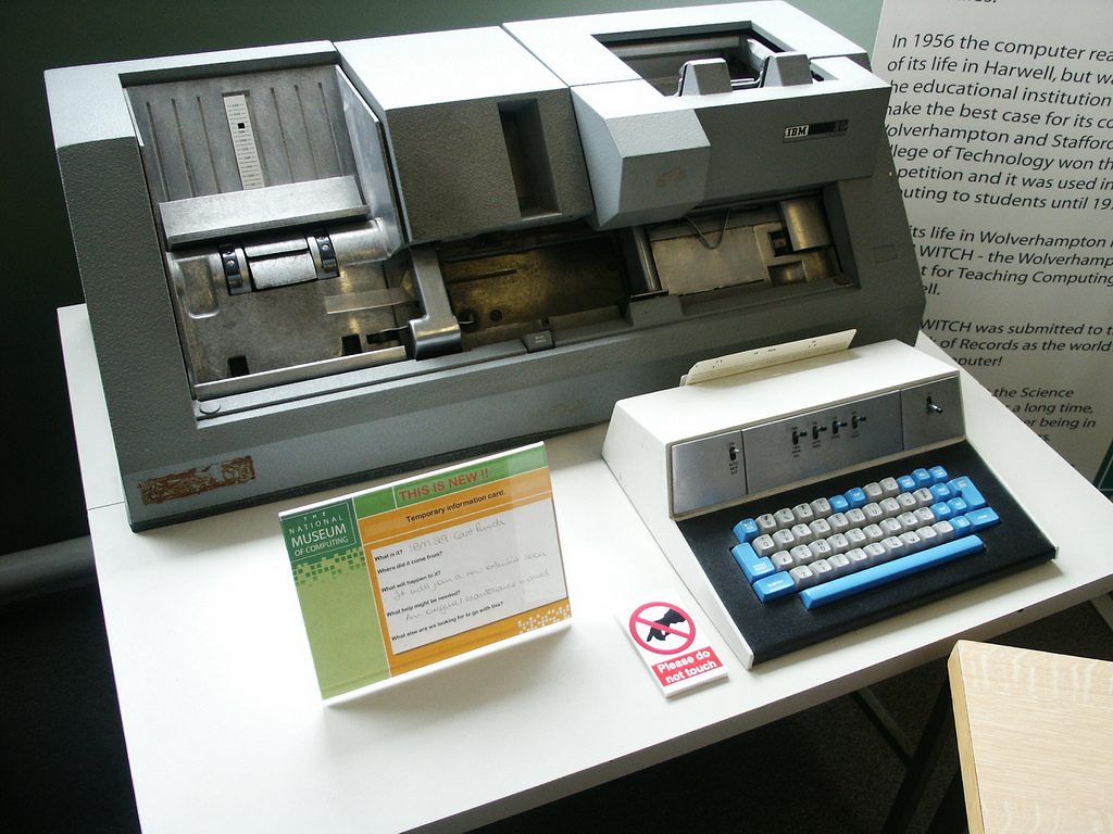 IBM29.jpg : 제가 처음 사용한 키보드입니다. - 카드펀치를 아십니까?