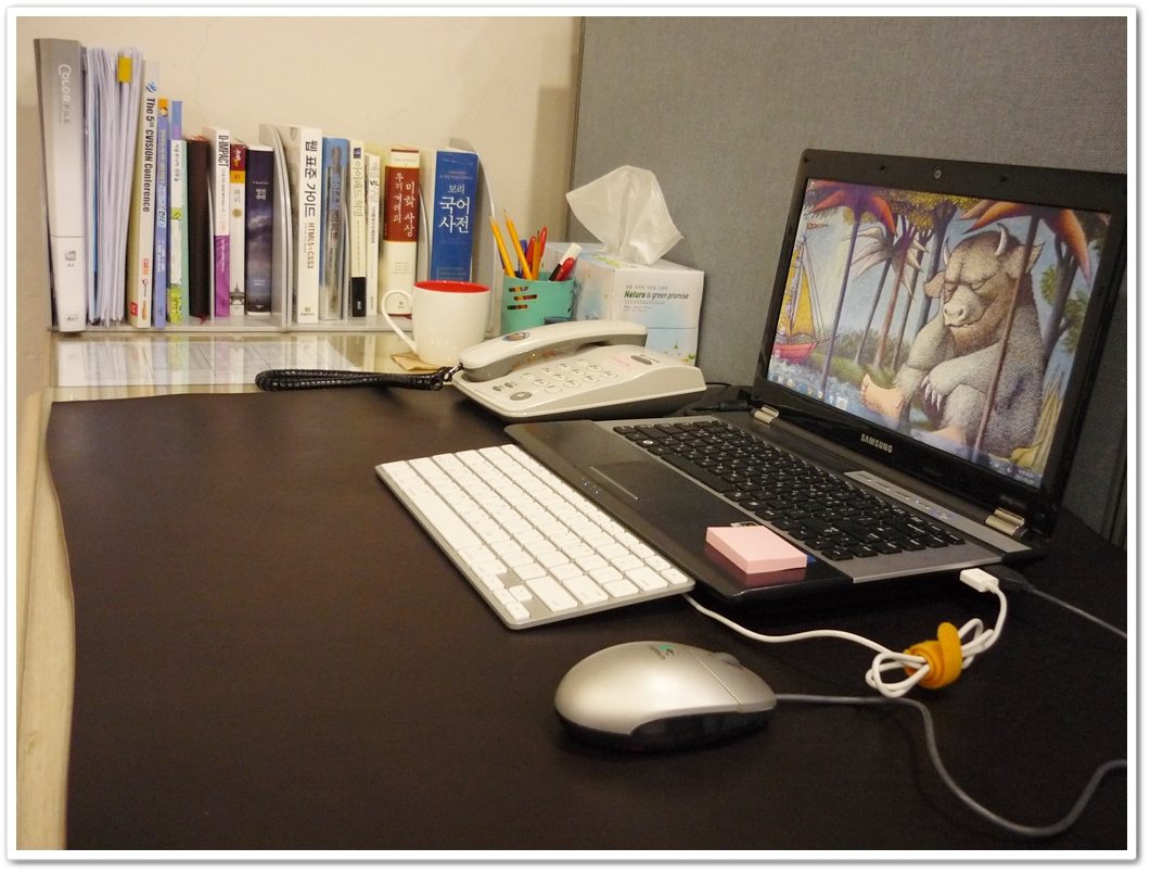 desk-2011-01.jpg