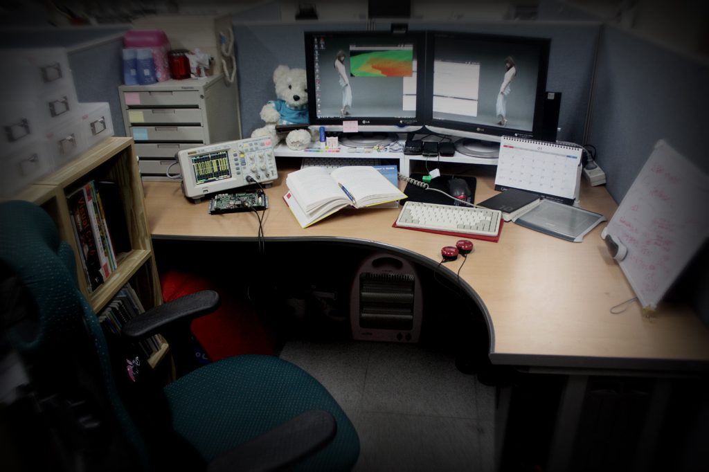 deskshot2.jpg