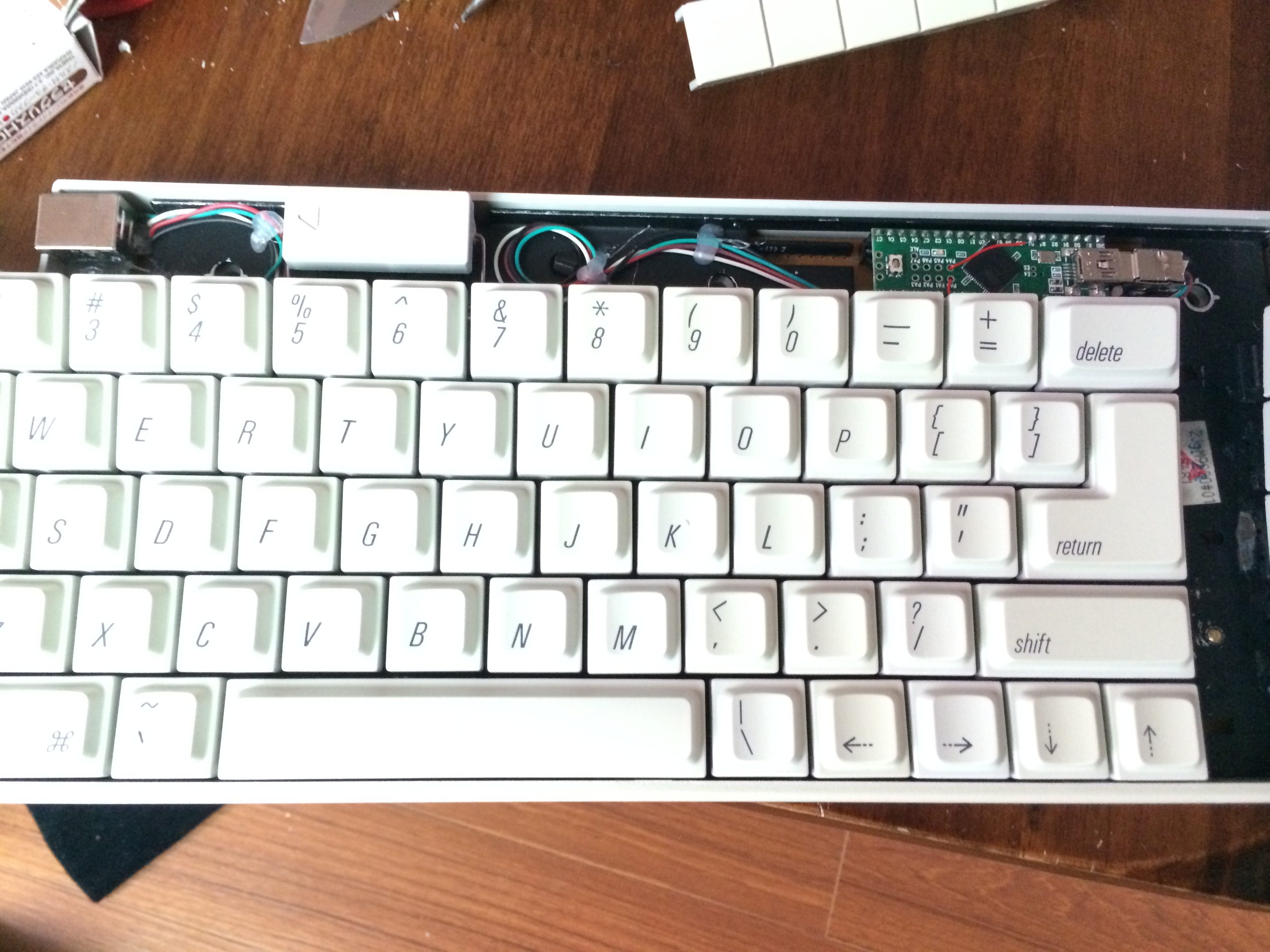 p2.JPG : Apple IIgs keyboard adb to usb완료
