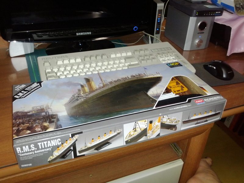 1. RMS TITANIC Box.jpg