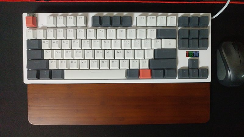 white-800.jpg