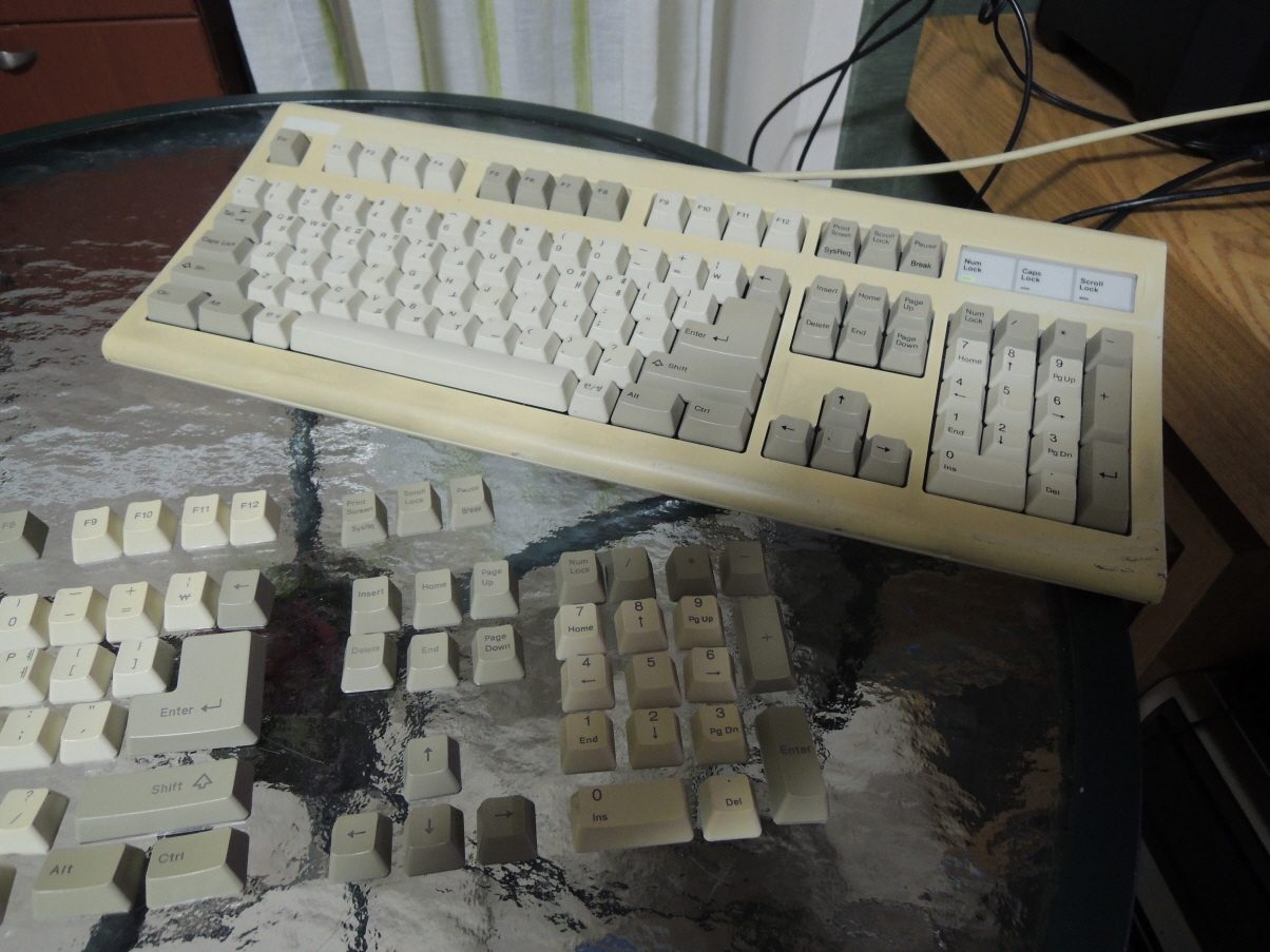 aron keyboard.jpg