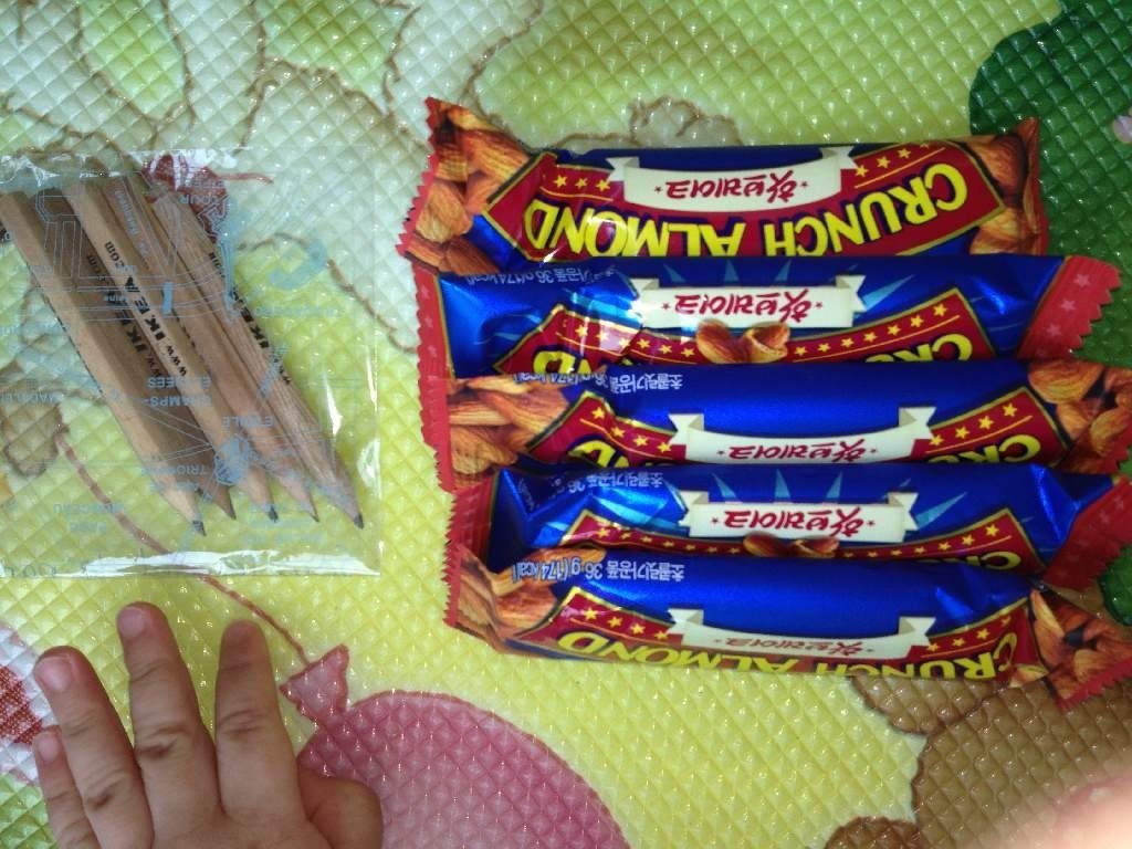 맛난 초코바 002.JPG : 짹궁디님 이벤트에 당첨되서 연필과 초코바 수령했습니다^^