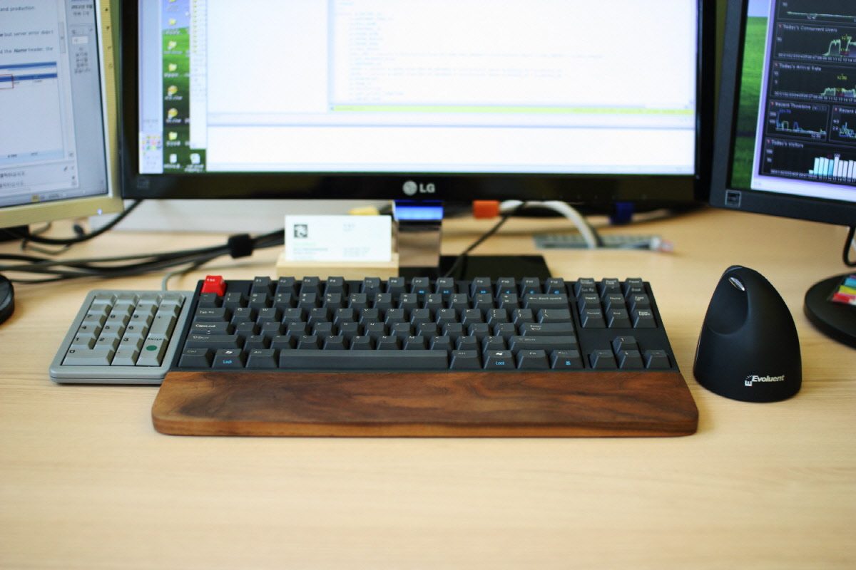 Desk_02.JPG