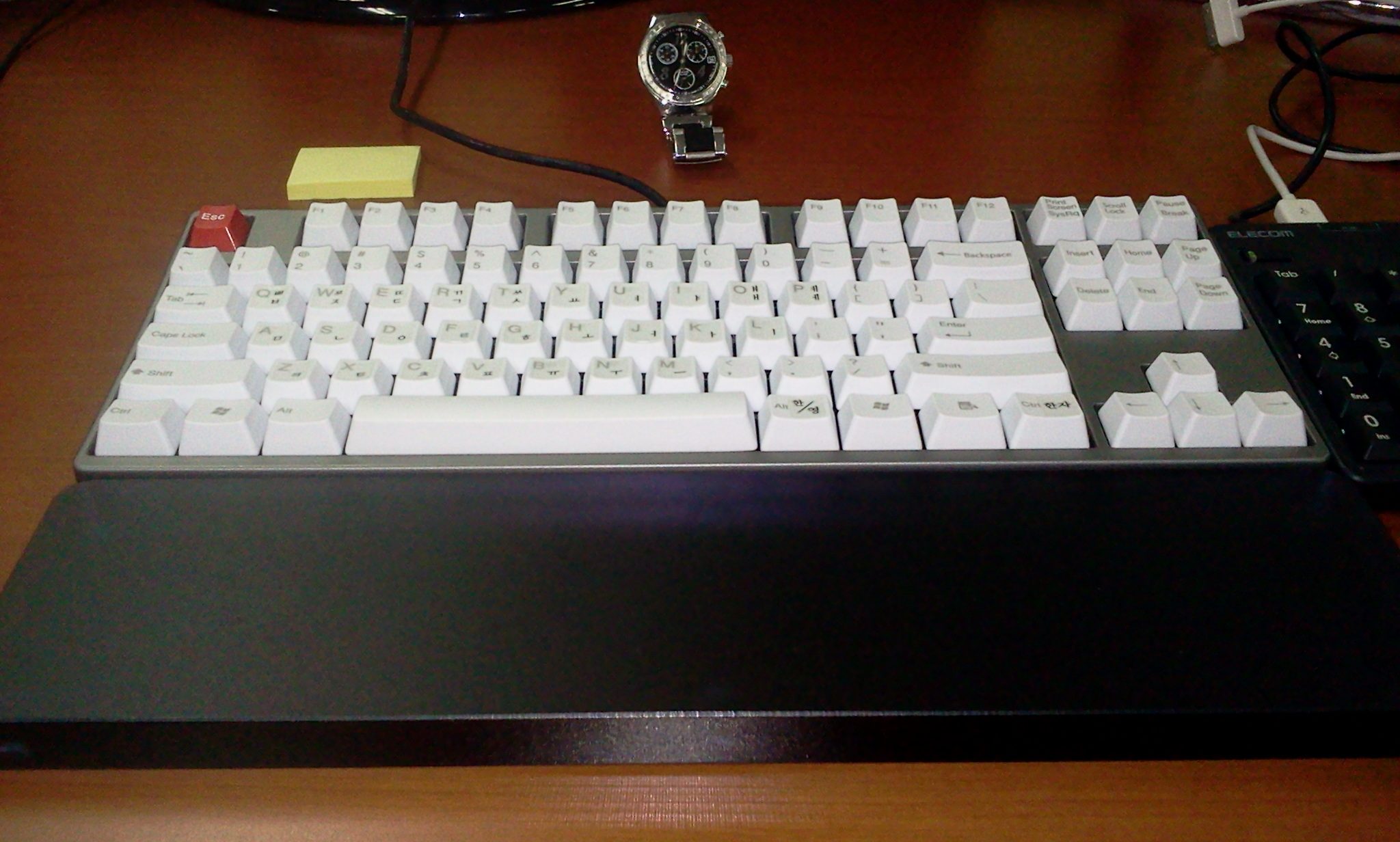2012-03-22 12.32.53.jpg : 아이디팩토리 PBT 흰색키캡입니다.
