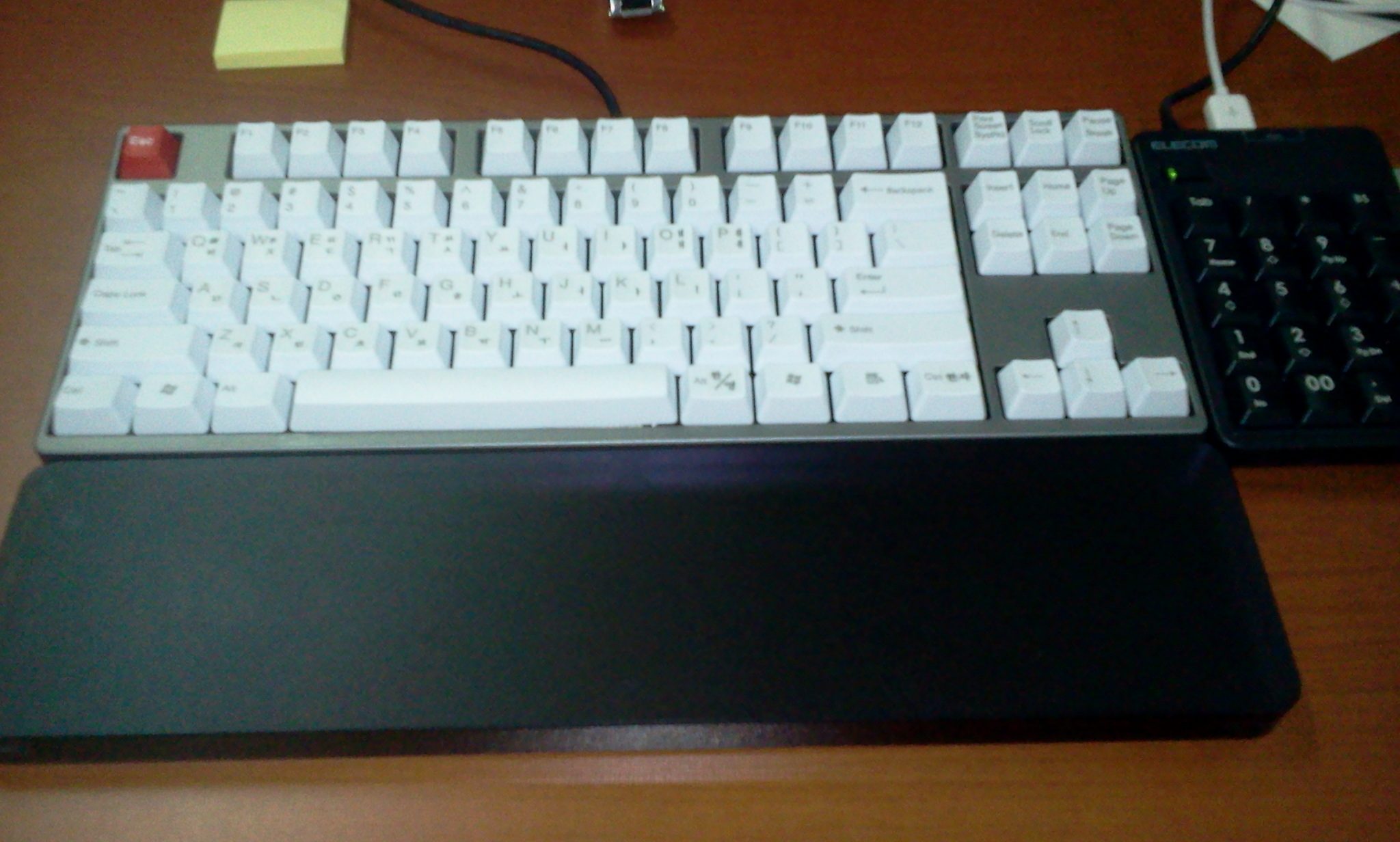 2012-03-22 12.32.03.jpg : 아이디팩토리 PBT 흰색키캡입니다.