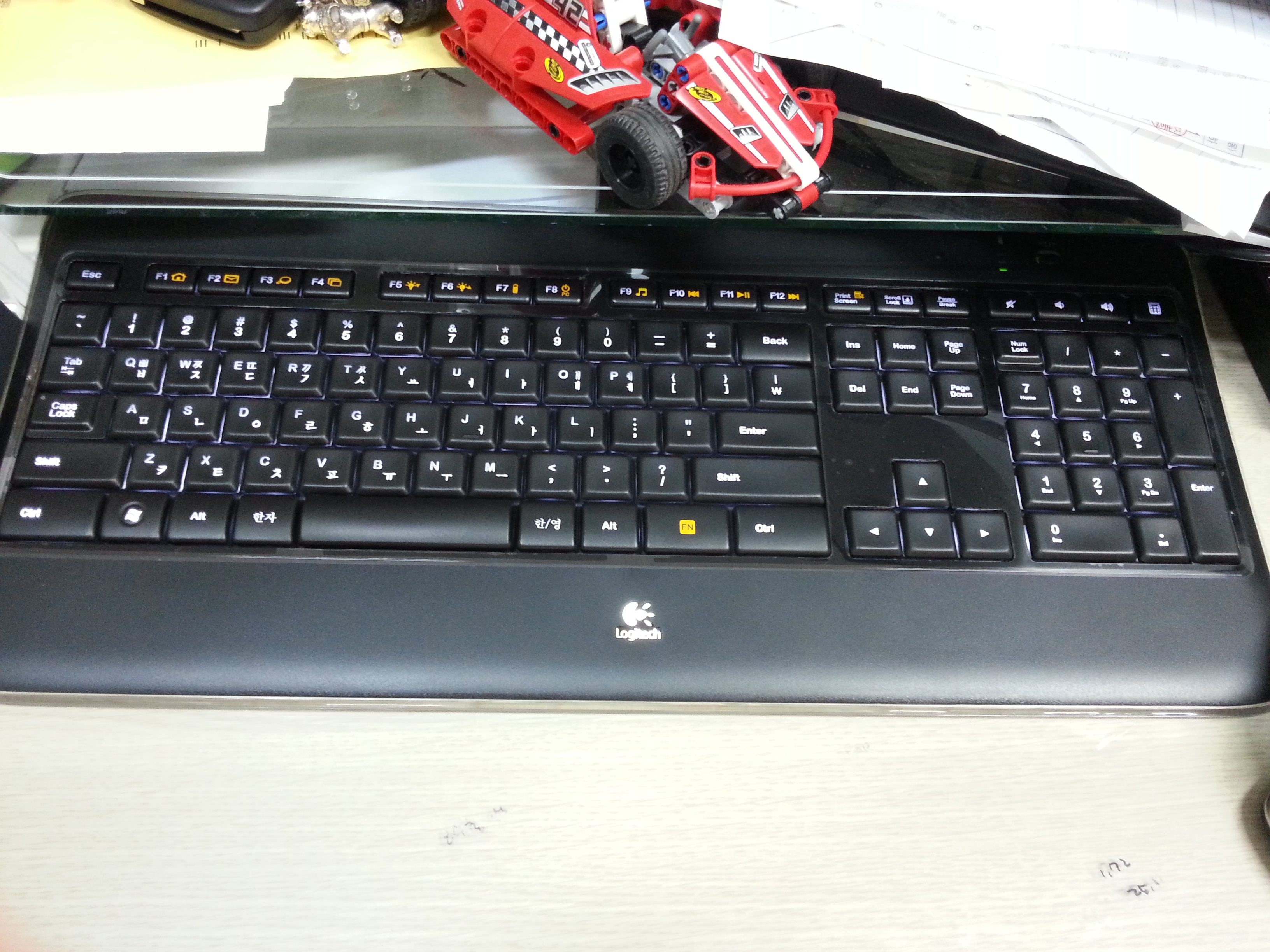 20130913_092604.jpg : 로지텍 K800 구입 했습니다.