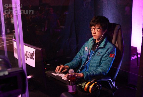 이신형.jpg : 사진의 키보드 뭔지 아시는 분 계신가요?