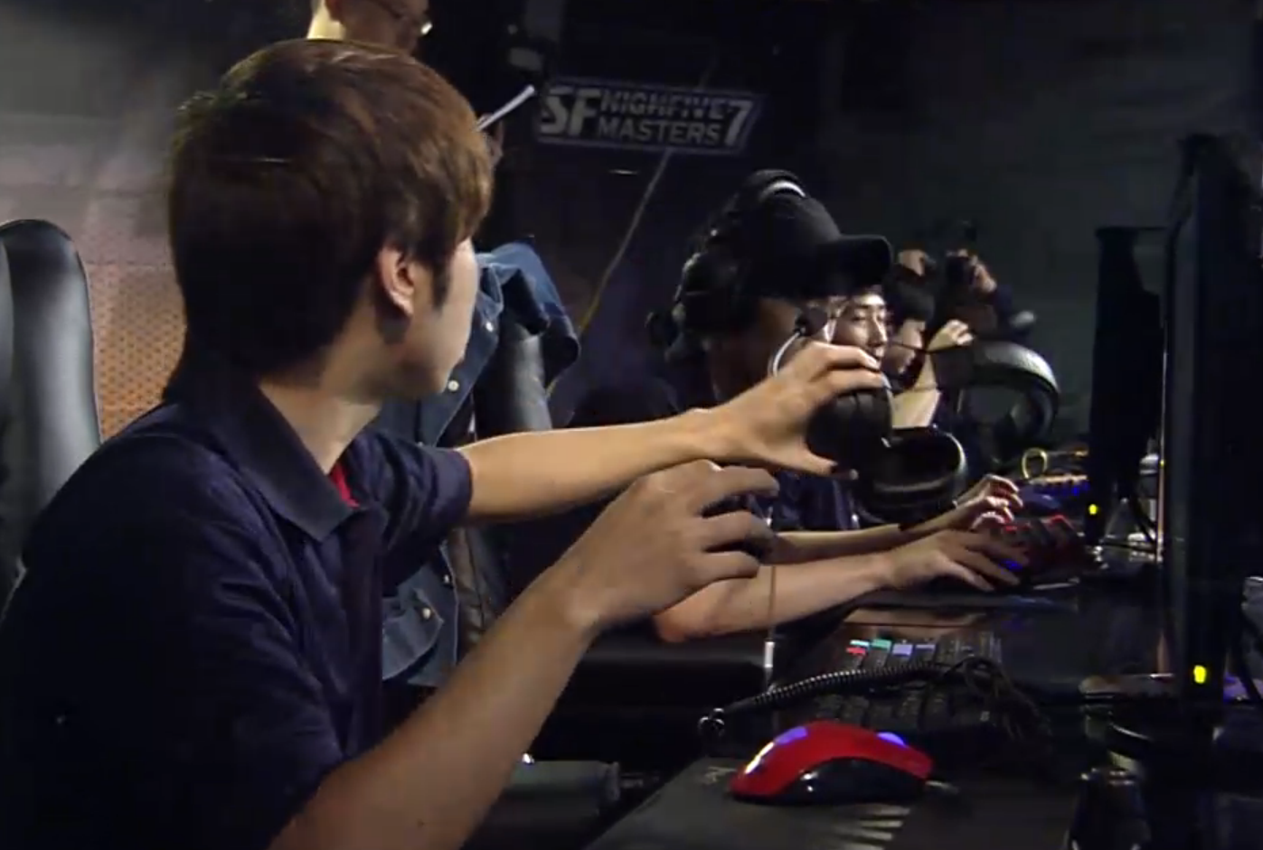 SKT 장비 사진 000.png : 사진에 보이는 기계식 키보드가 뭘까요...^;;