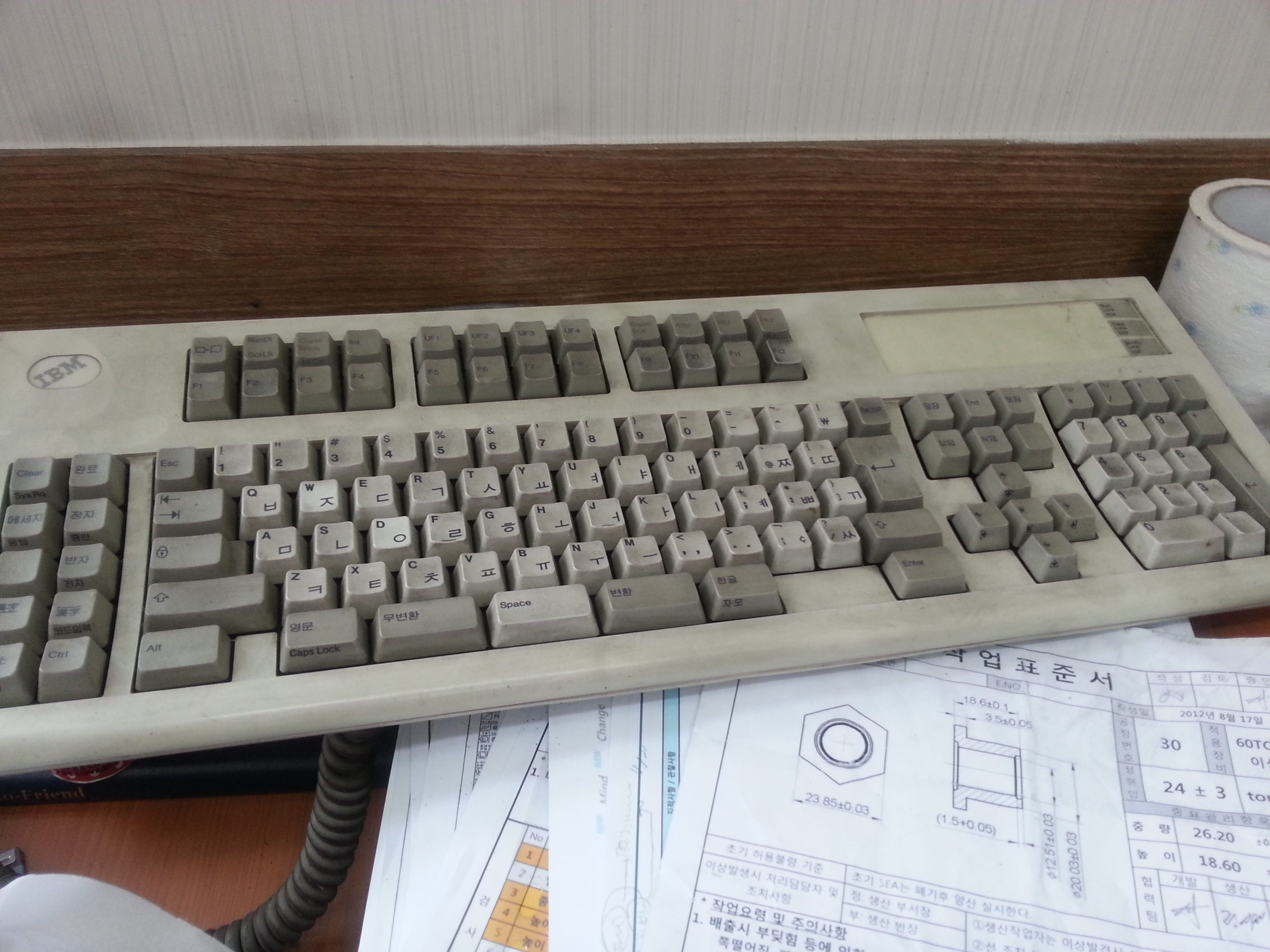 20130506_171626.jpg : ibm올드 키보드 사진입니다