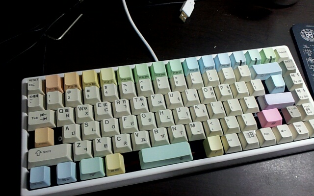 2013_08_30_20_14_57_resized_1.jpg : 한성 84키 미니키보드 배열은 참...