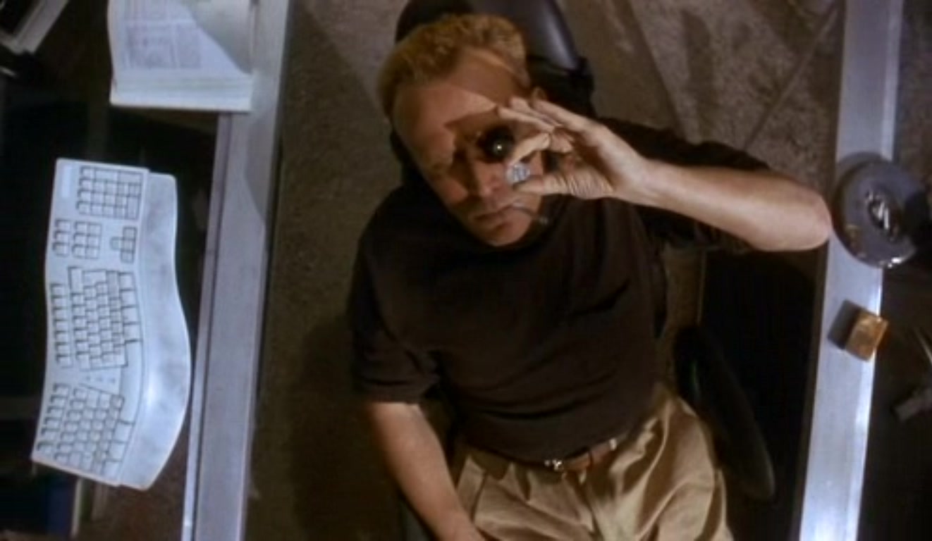 Screamers.1995.DVDrip.DivX.NixeD.avi_20110904_103246.821.jpg