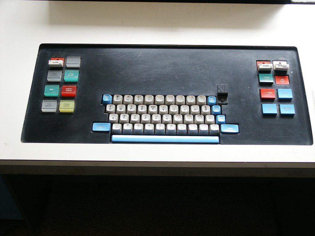 IBM 1130 Console keyboard.jpg : 이 키보드 어때요?