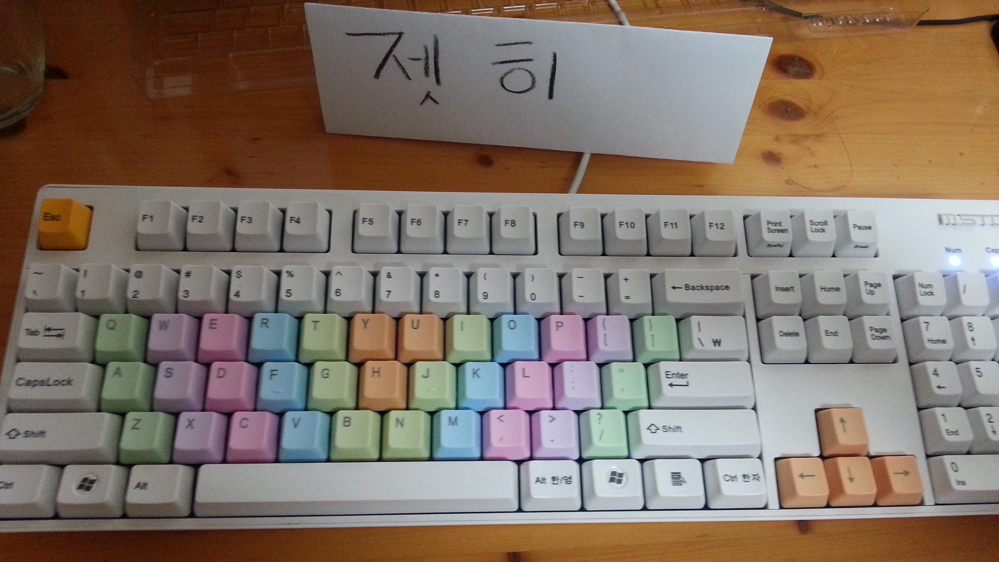 20130429_164851.jpg : 처음으로 키캡놀이는 해봤습니다!! 20130429_164851.jpg : 처음으로 키캡놀이는 해봤습니다!!