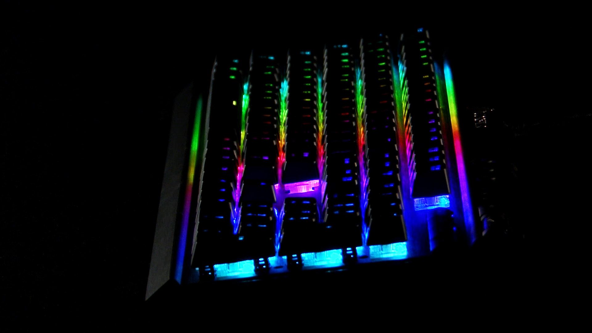 Corsair - Cherry MX RGB - 3.jpg : Corsair MX-RGB 떳네요~ 멋지당