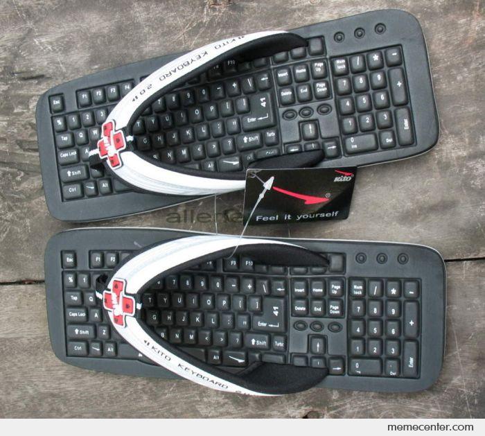 Keyboard-Slippers_o_91227.jpg : 이런 슬리퍼 어떤가요??