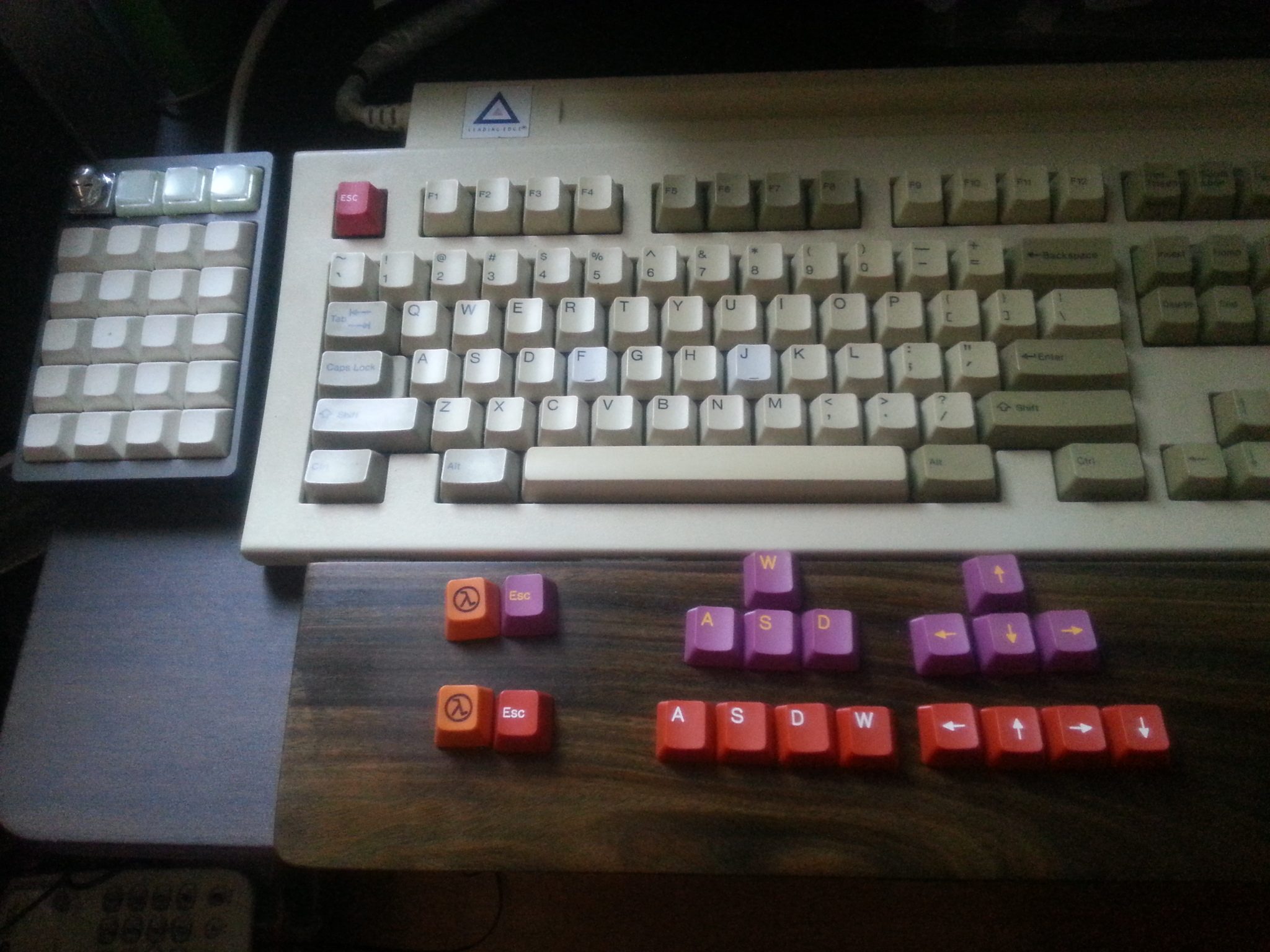 b8e6c1b206bc25ad88a27476214fbef8.jpg : QWER Gamer Pack Red 미사용 팝니다. b8e6c1b206bc25ad88a27476214fbef8.jpg : QWER Gamer Pack Red 미사용 팝니다.