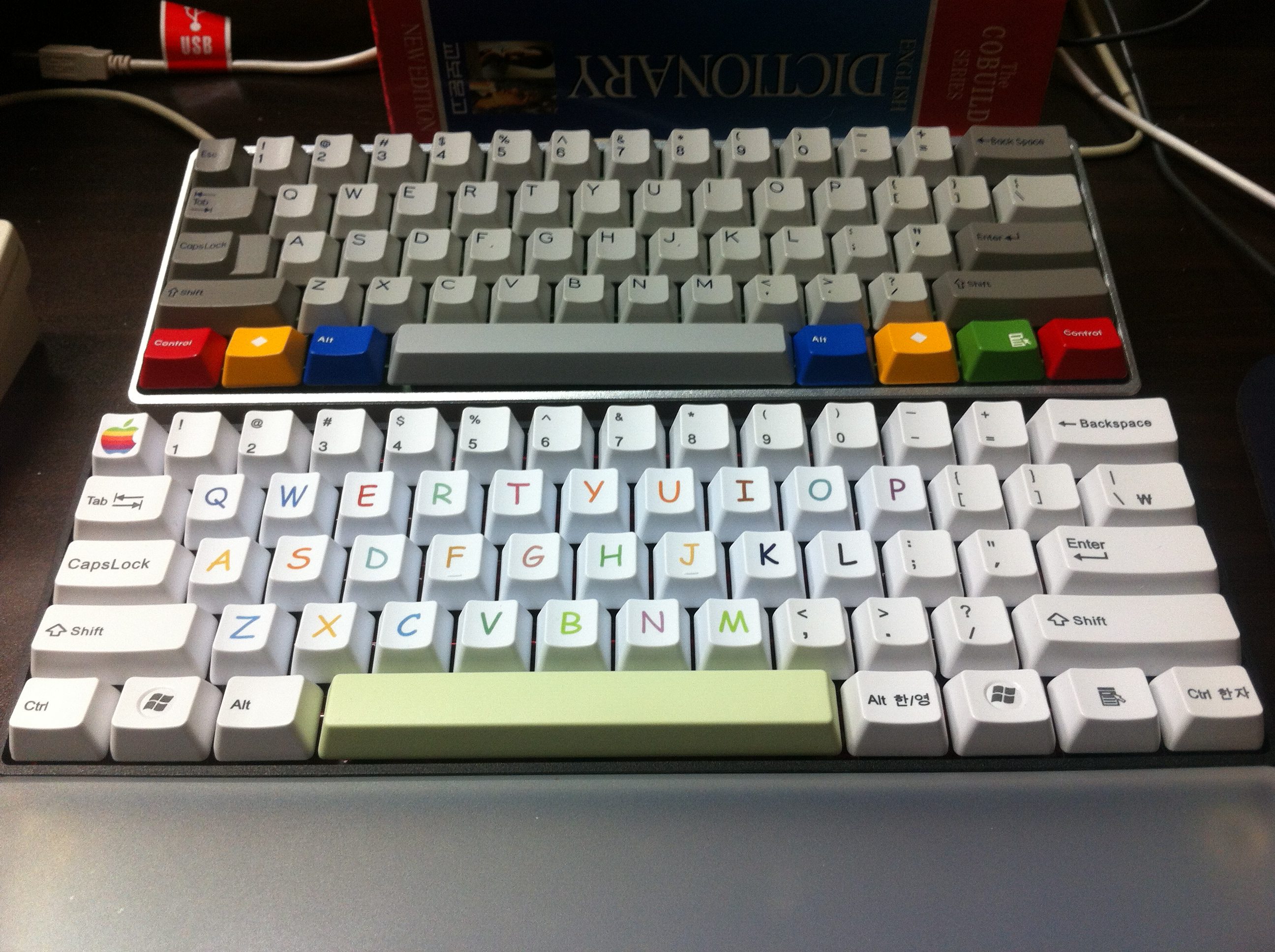 Apple_Rainbow.jpg : 몇몇 물품으로 G80-3700HQU과 흑축 스위치 구합니다.