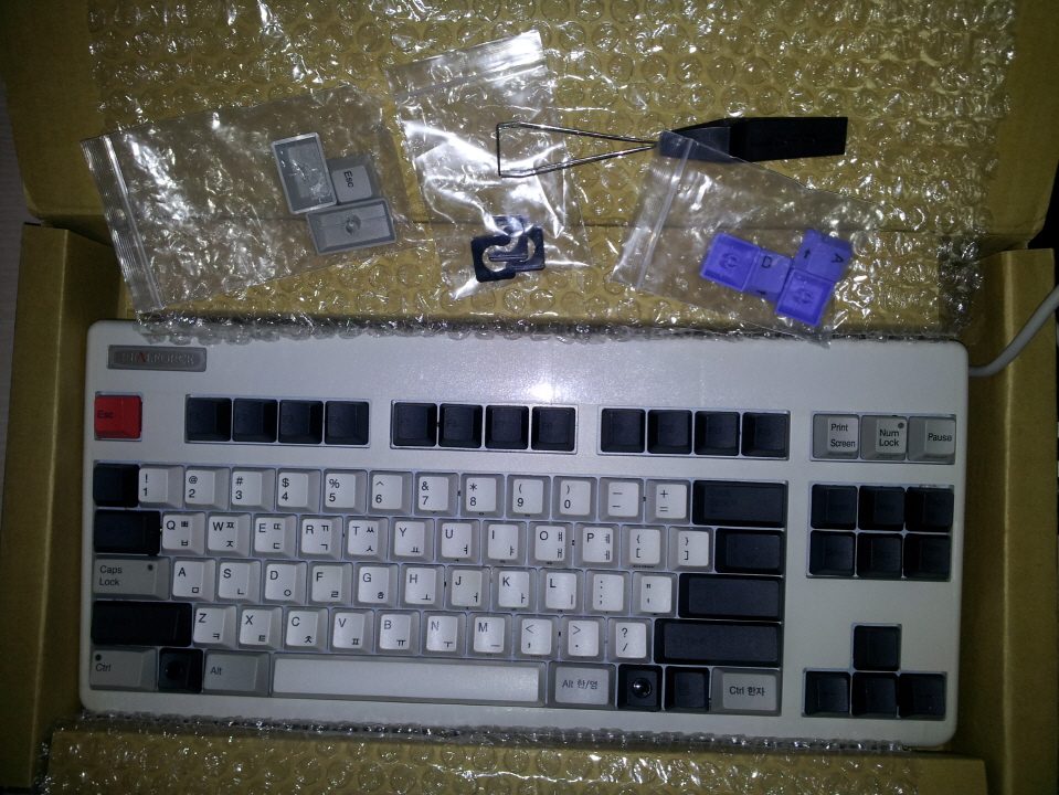크기변환_2013-01-16 00.03.48.jpg : 리얼포스 87u  (한글 / 55g균등/ 화이트블랙 )