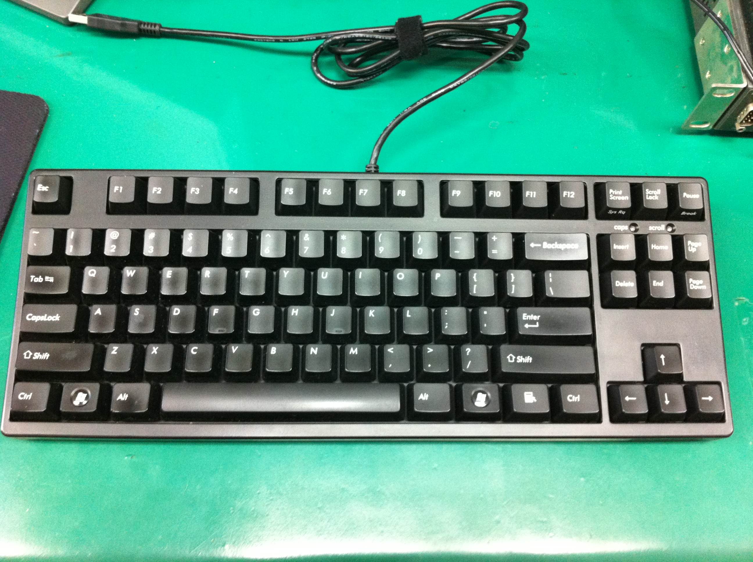 maje_1.jpg : 키보드 2개 분양합니다. (마제2 갈축, 200R Lite)
