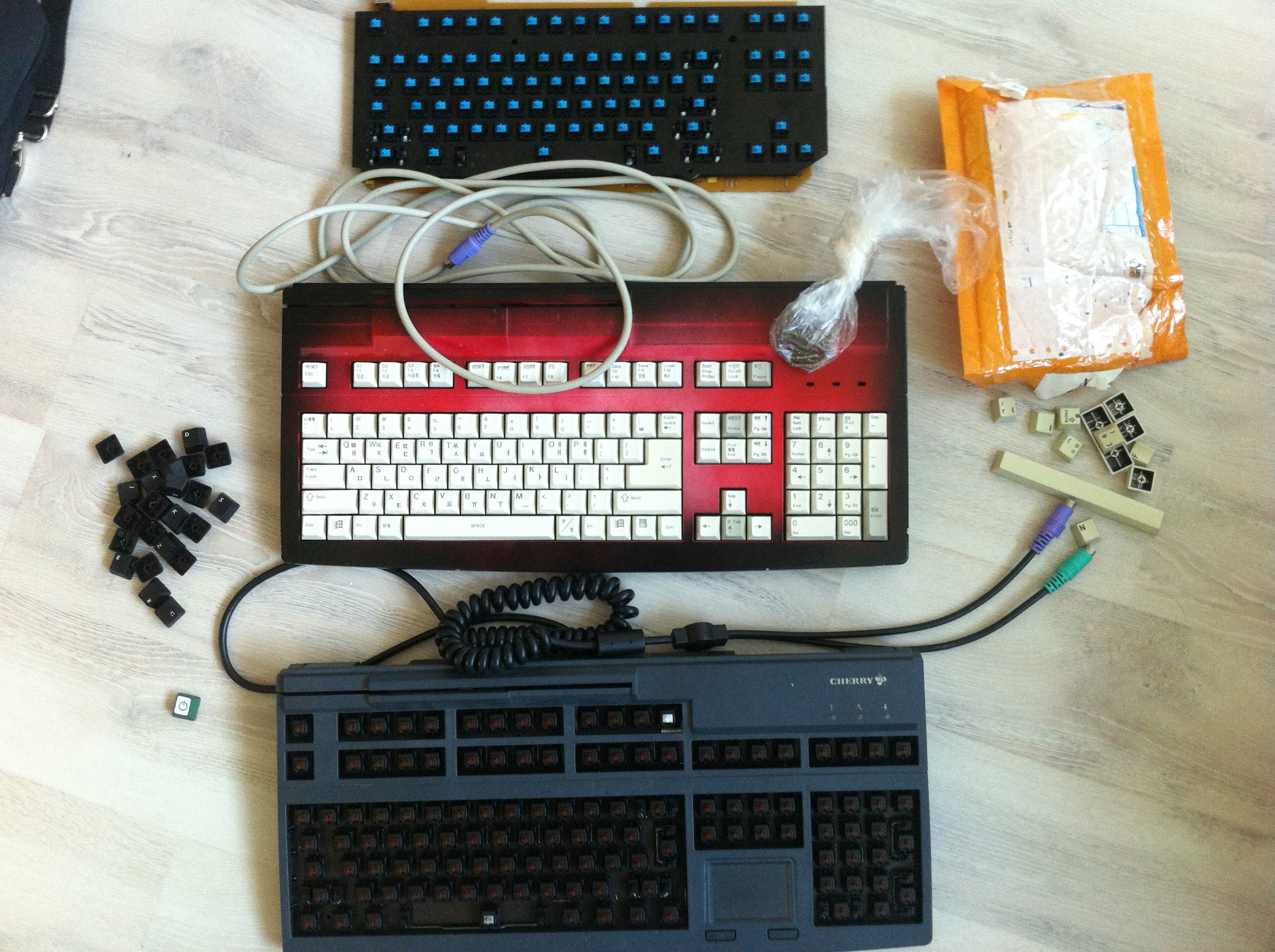 kbd01.jpg : 몇몇 물품 판매합니다.