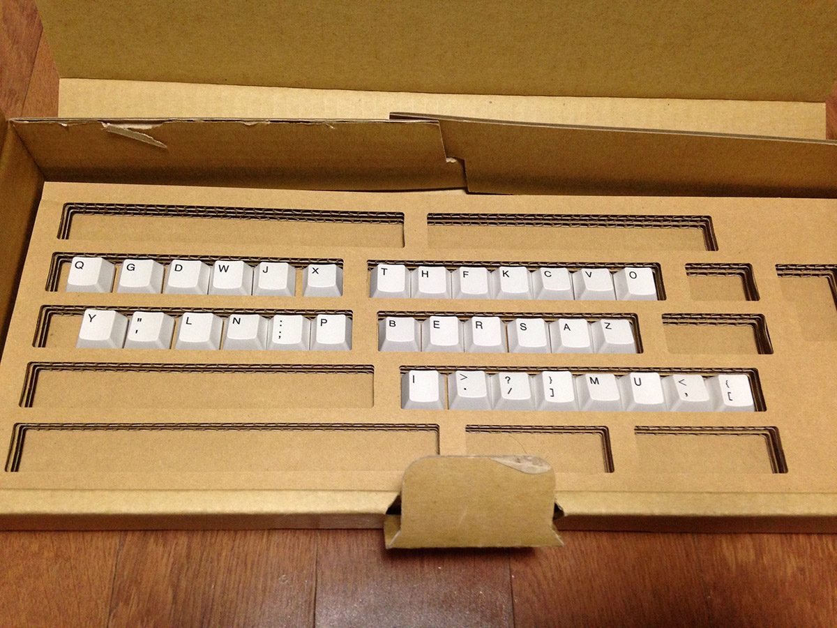 realforce_alphakey.JPG : 체리 3000 보강판, 또뀨 기판, 리얼포스 문자열 키캡(화이트)