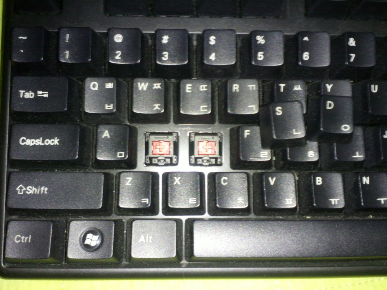 P121030_201209.jpg : 산토리니 청축+ 초록 노랑 키캡 or fc300r 적축 + 흰색키캡 판매합니다. P121030_201209.jpg : 산토리니 청축+ 초록 노랑 키캡 or fc300r 적축 + 흰색키캡 판매합니다.