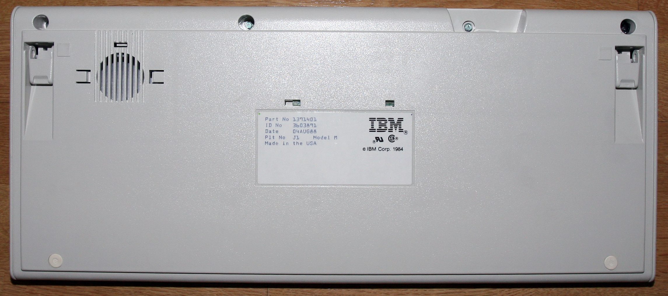 Model M 003.jpg