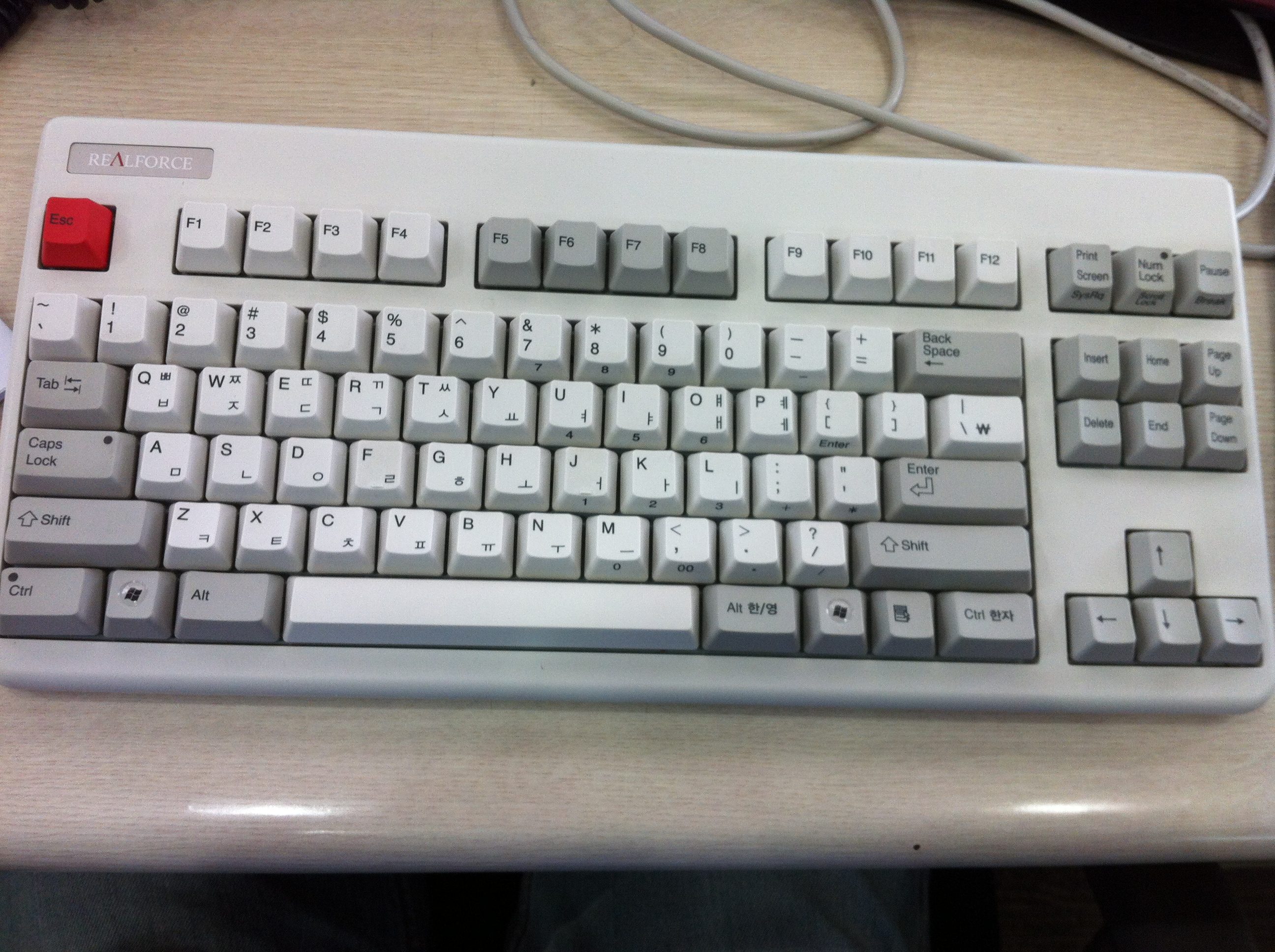 IMG_0426.JPG : 리얼포스 87 화이트 55g 균등  및 키보드 손목받침대, 덮게 팝니다.(일괄판매)