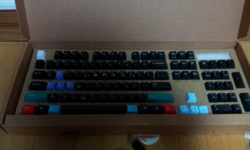 20120802_224127.jpg : 마제2 청축 & KBT 104 PBT KEYCAP - White (104키 지원) +RGB 키켑+팜레스트 팝니다.