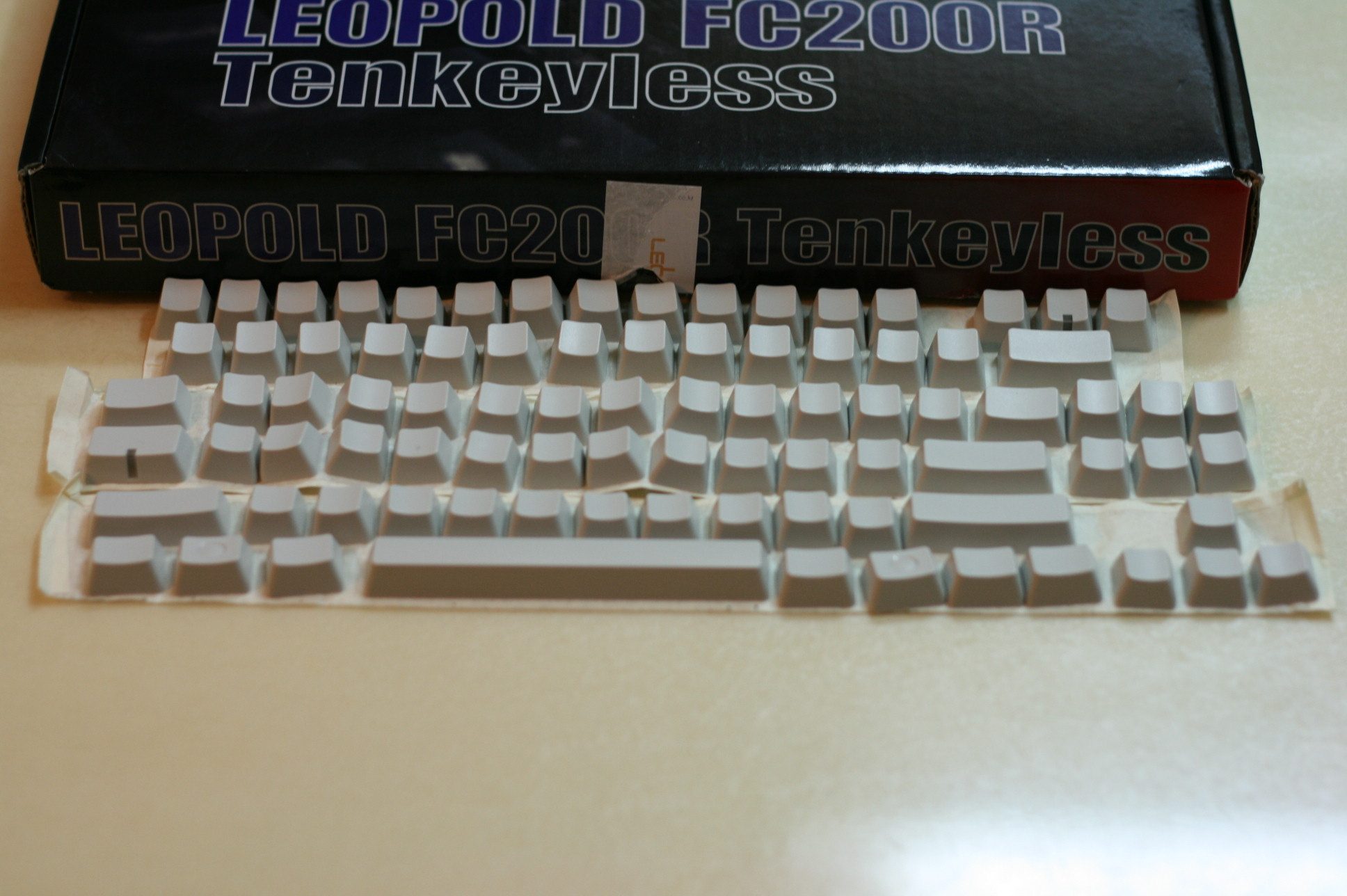 IMG_7406.JPG : FC200R 화이트 흑축 영문, 청음각 키캡, 무각 키캡