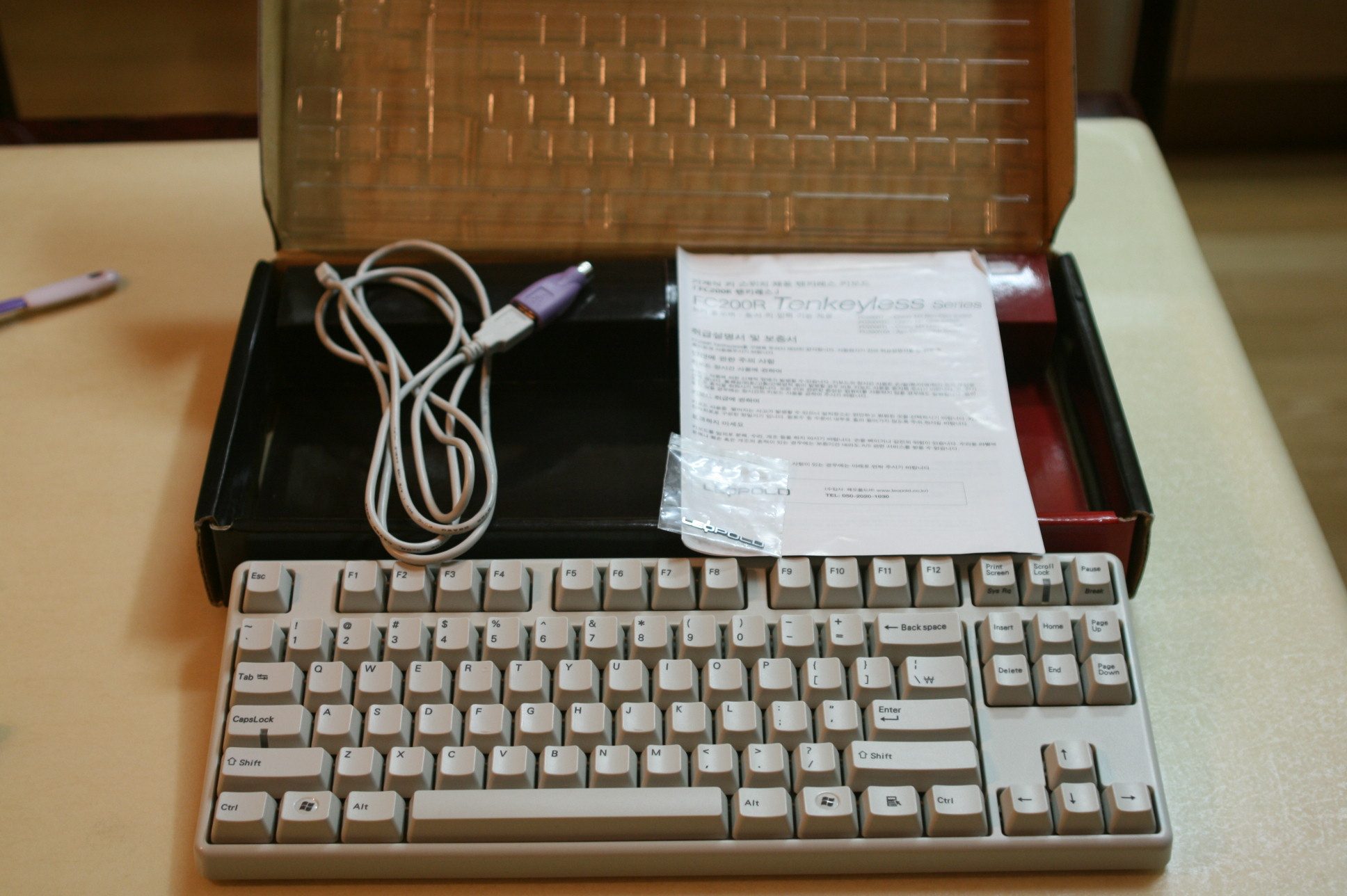 IMG_7394.JPG : FC200R 화이트 흑축 영문, 청음각 키캡, 무각 키캡