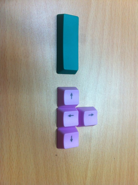 IMG_4625.JPG : 포커 청축, 알루미늄 하우징, 골드 보강판, 무지개 키캡, 키캡 2세트, 전화선 USB 등등