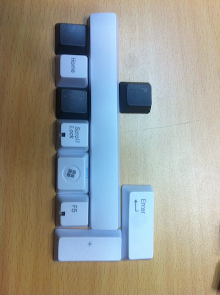 IMG_4626.JPG : 포커 청축, 알루미늄 하우징, 골드 보강판, 무지개 키캡, 키캡 2세트, 전화선 USB 등등